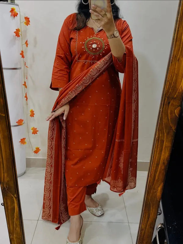 Beautiful_Discharge_Print_Kurti_With_Pant_And_Dupatta_Set